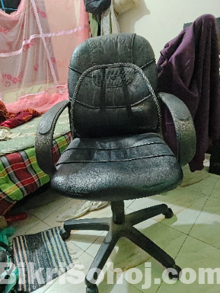 Revolving chair